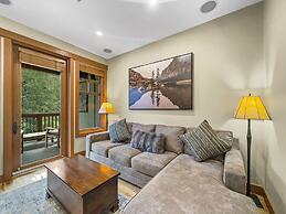Spacious Town Home, Short Walk to Lifts, Private Hot Tub - 144C by Red