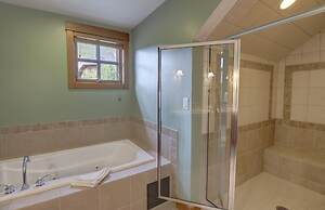 Spacious Town Home, Short Walk to Lifts, Private Hot Tub - 144C by Red