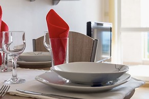 Sea View 1 Bed Apartment With Stunning Ocean Views