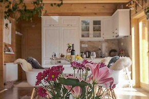 Lovely 4-bed Cottage in Kolasin