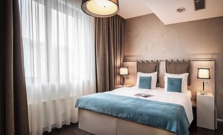 VN3 Terraces Suites by Adrez Living