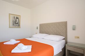 A3 90m2 apt W.shared Pool & Balcony,next to Beach