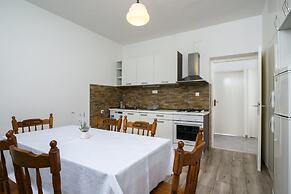 A3 90m2 apt W.shared Pool & Balcony,next to Beach