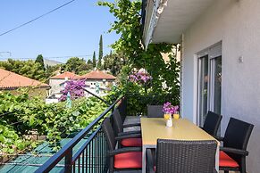 A3 90m2 apt W.shared Pool & Balcony,next to Beach