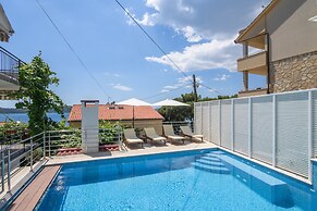 A3 90m2 apt W.shared Pool & Balcony,next to Beach