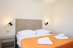 A3 90m2 apt W.shared Pool & Balcony,next to Beach