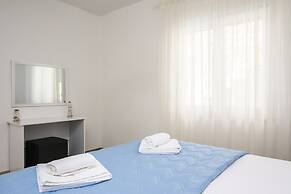 A3 90m2 apt W.shared Pool & Balcony,next to Beach