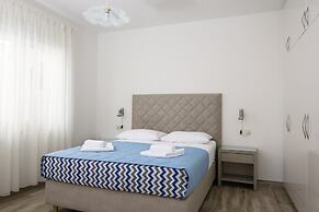 A3 90m2 apt W.shared Pool & Balcony,next to Beach