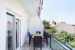 A3 90m2 apt W.shared Pool & Balcony,next to Beach