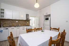 A3 90m2 apt W.shared Pool & Balcony,next to Beach