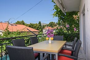 A3 90m2 apt W.shared Pool & Balcony,next to Beach