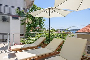 A3 90m2 apt W.shared Pool & Balcony,next to Beach