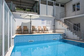 A3 90m2 apt W.shared Pool & Balcony,next to Beach