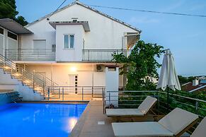 A2-apt w. Shared Pool & Balcony,next to the Beach