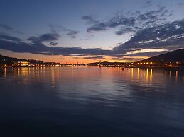 A1-apt w. Shared Pool & Balcony,next to the Beach