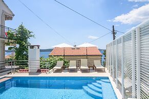 A1-apt w. Shared Pool & Balcony,next to the Beach