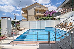 A1-apt w. Shared Pool & Balcony,next to the Beach