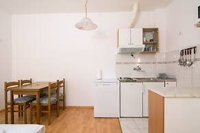 A1-apt w. Shared Pool & Balcony,next to the Beach