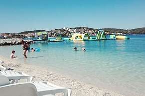 A1-apt w. Shared Pool & Balcony,next to the Beach