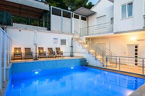 A1-apt w. Shared Pool & Balcony,next to the Beach