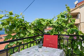 A1-apt w. Shared Pool & Balcony,next to the Beach