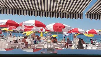 A1-apt w. Shared Pool & Balcony,next to the Beach