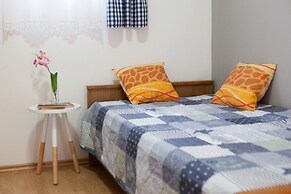 2 - Modern Apartment With Garden, 80m From Beach