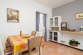 2 - Modern Apartment With Garden, 80m From Beach