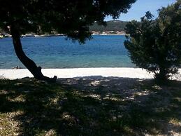 2 - Modern Apartment With Garden, 80m From Beach