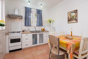 2 - Modern Apartment With Garden, 80m From Beach