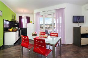 1 - Modern apt w big Garden & Terrace w. sea View