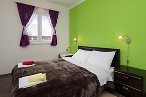 1 - Modern apt w big Garden & Terrace w. sea View