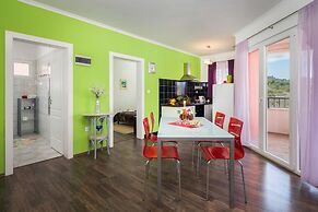 1 - Modern apt w big Garden & Terrace w. sea View