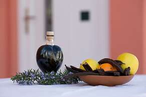 1 - Modern apt w big Garden & Terrace w. sea View