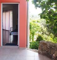 1 - Modern apt w big Garden & Terrace w. sea View