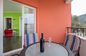 1 - Modern apt w big Garden & Terrace w. sea View