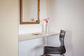 1 - Modern apt w big Garden & Terrace w. sea View