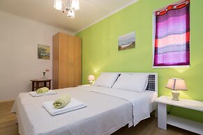 3 - Modern Apartment With Garden, 80m From Beach