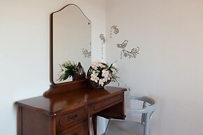 3 - Modern Apartment With Garden, 80m From Beach