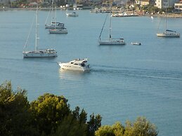 3 - Modern Apartment With Garden, 80m From Beach