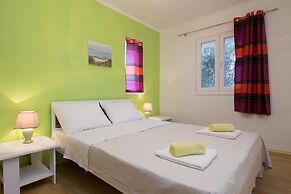 3 - Modern Apartment With Garden, 80m From Beach