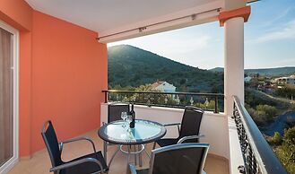 3 - Modern Apartment With Garden, 80m From Beach