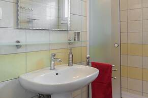 3 - Modern Apartment With Garden, 80m From Beach