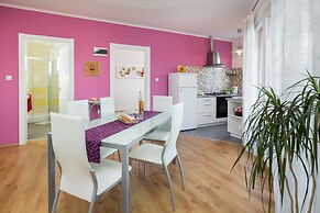 3 - Modern Apartment With Garden, 80m From Beach