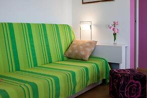 3 - Modern Apartment With Garden, 80m From Beach