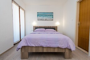 A3 Cozy Apt. w. big Garden, 2 Balconies & Grill