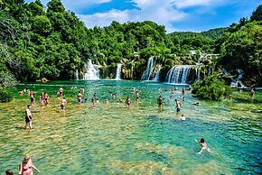 A3 Cozy Apt. w. big Garden, 2 Balconies & Grill