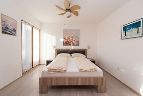 A1 Cozy Apt. w. big Garden, 2 Balconies & Grill