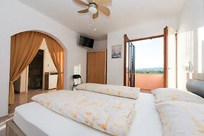 A1 Cozy Apt. w. big Garden, 2 Balconies & Grill