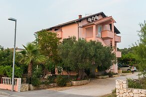 A1 Cozy Apt. w. big Garden, 2 Balconies & Grill